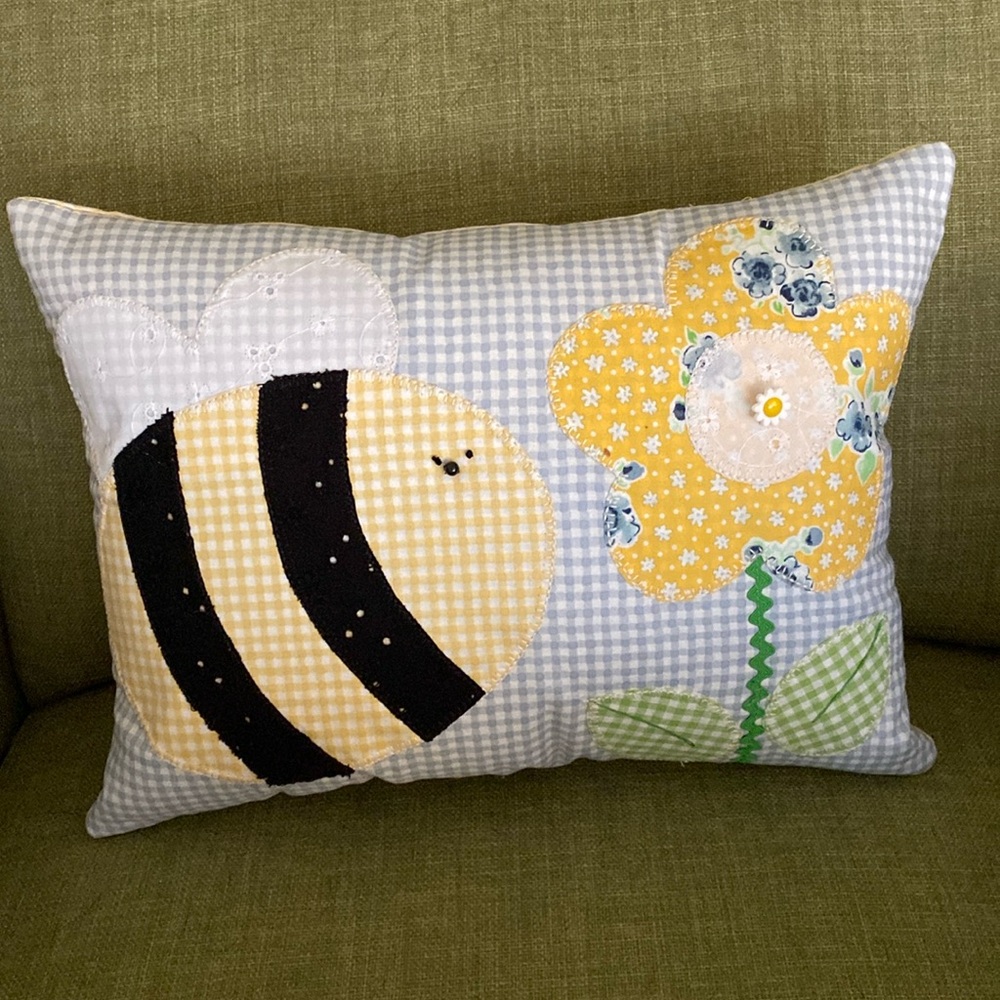 Handmade Appliqué Pillow 13”x 10” NWOT - Picture 10 of 10
